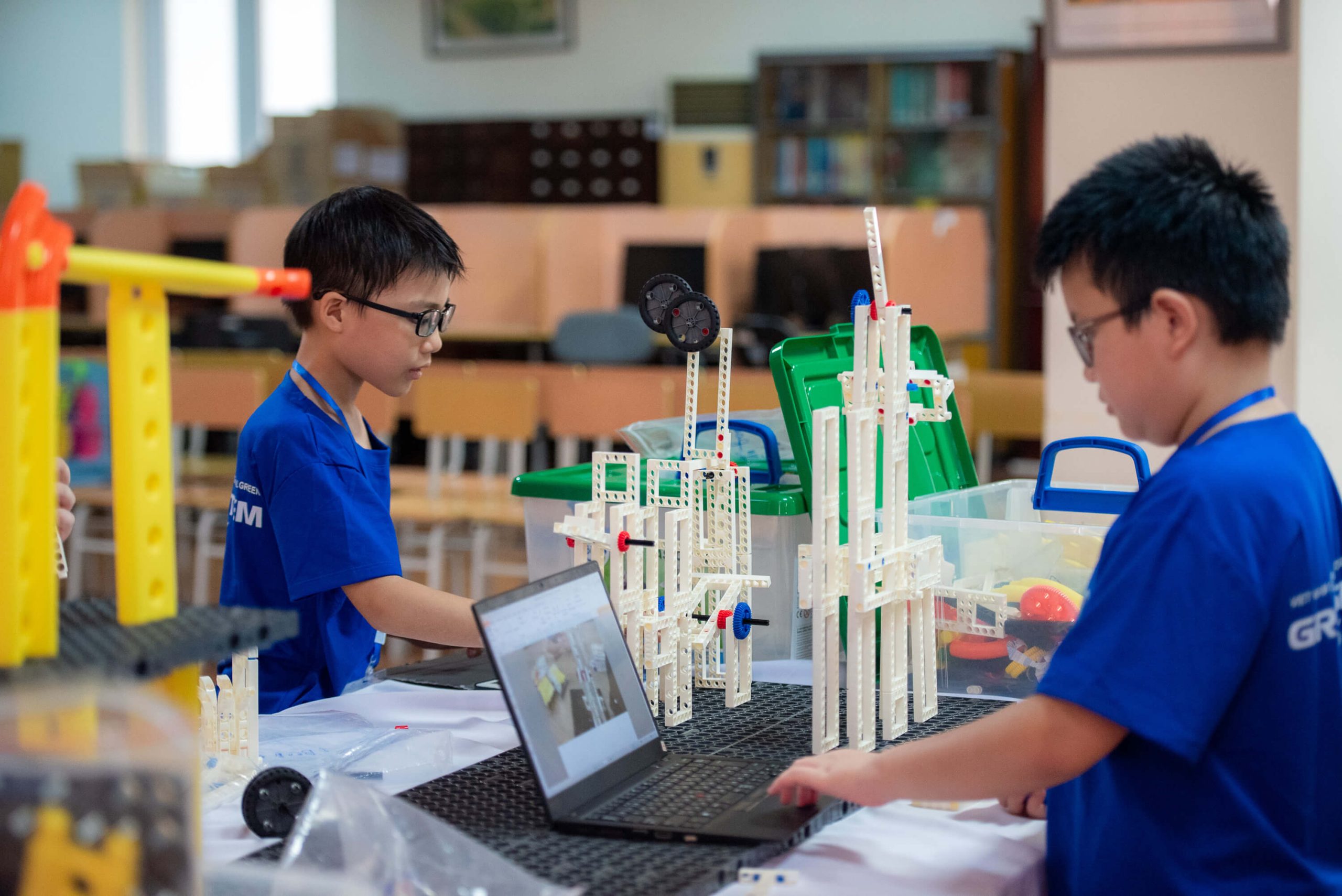 STEM TIEU HOC 1 scaled